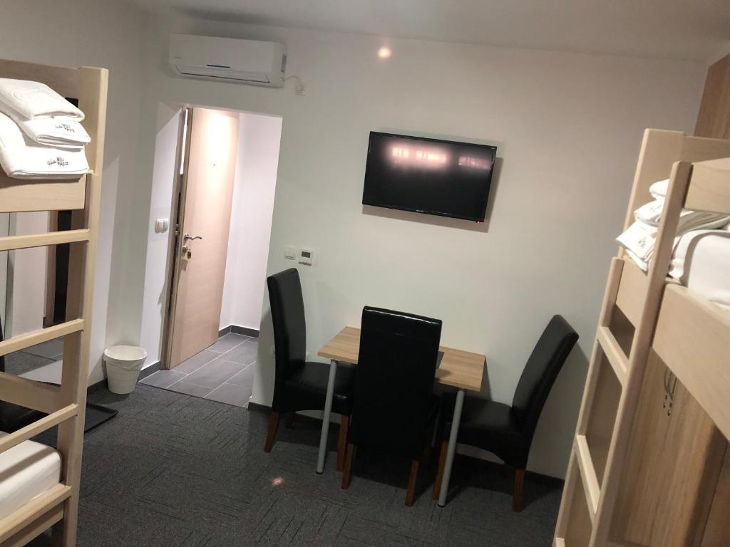 Hostel Mali Pariz - 4