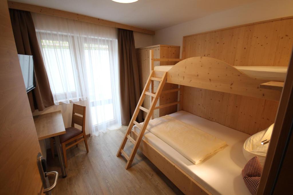Postel nebo postele na pokoji v ubytování Haus Dorfblick
