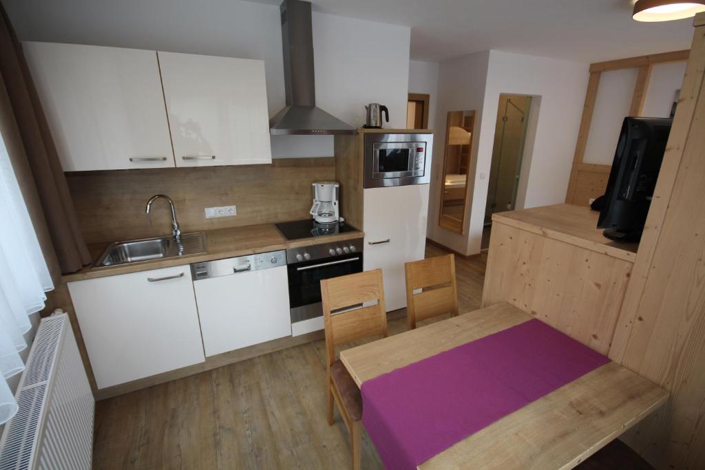 Kuchyň nebo kuchyňský kout v ubytování Haus Dorfblick