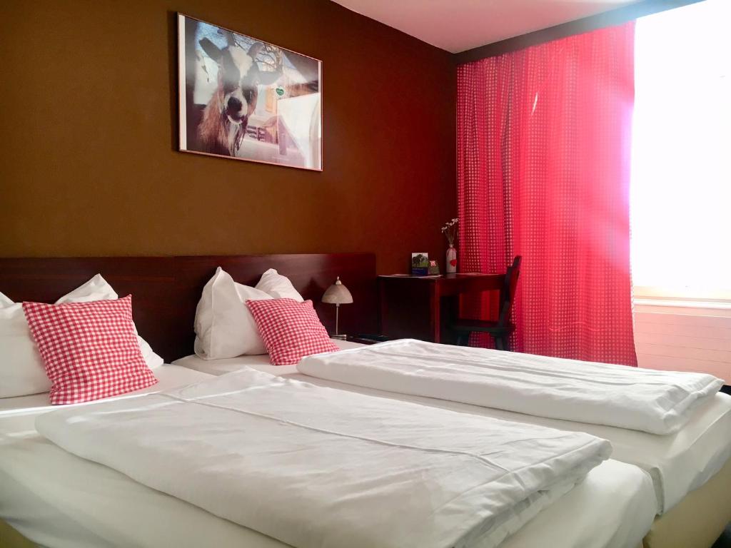 Una cama o camas en una habitación de Hotel Enziana Wien