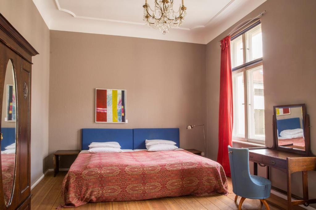 Postel nebo postele na pokoji v ubytování Hotel Art Nouveau am Kurfürstendamm