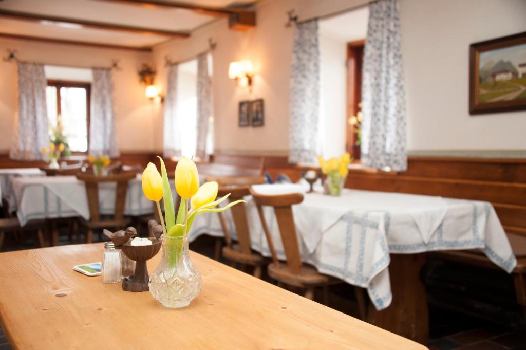Restaurace v ubytování Gasthof Steinerwirt