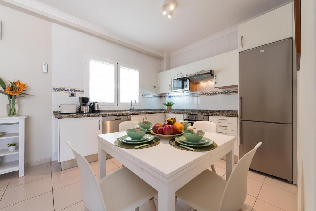 Kuchyň nebo kuchyňský kout v ubytování Sunny Sky Apartment