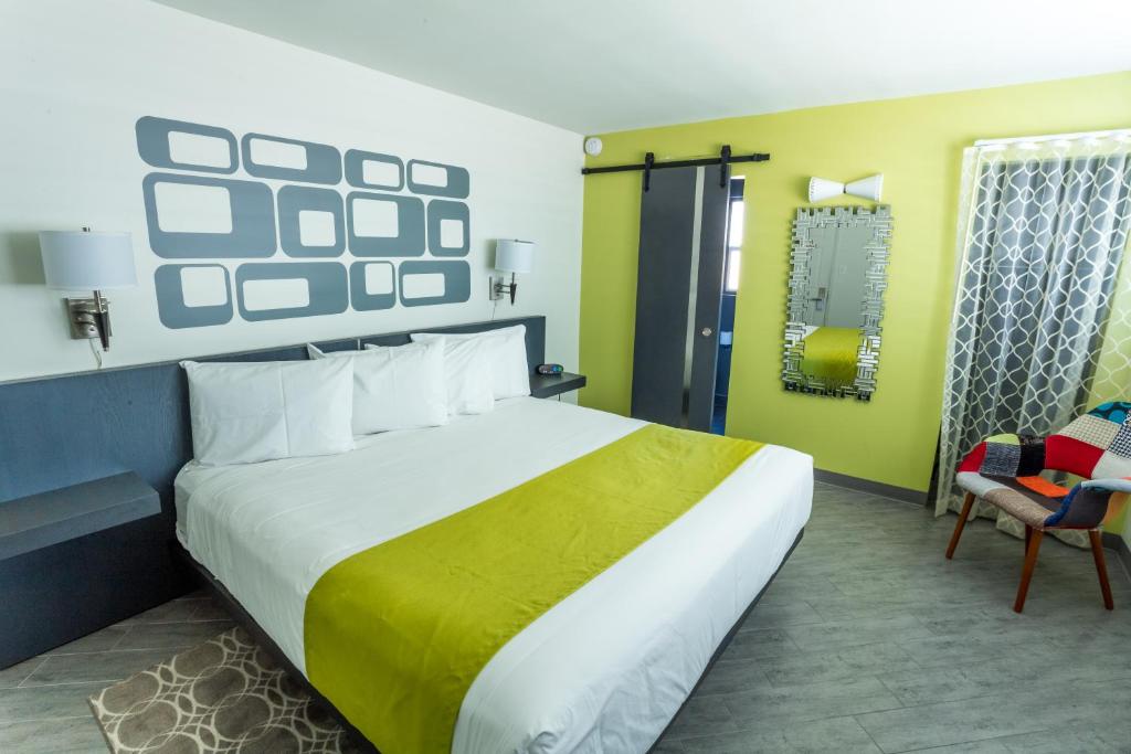 Postel nebo postele na pokoji v ubytování University Inn ASU/Tempe