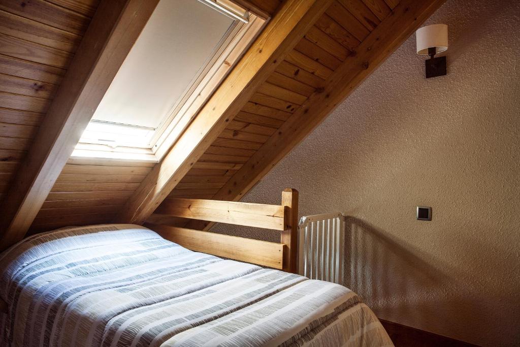 Postel nebo postele na pokoji v ubytování Hostal La Plaça