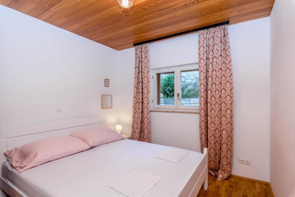 Posteľ alebo postele v izbe v ubytovaní Villa Lahor with private pool