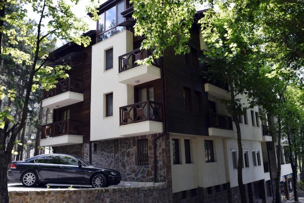Το κτήριο όπου στεγάζεται  το διαμέρισμα