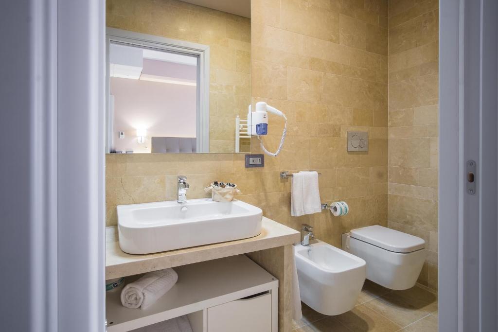 Koupelna v ubytování Netum Hotel
