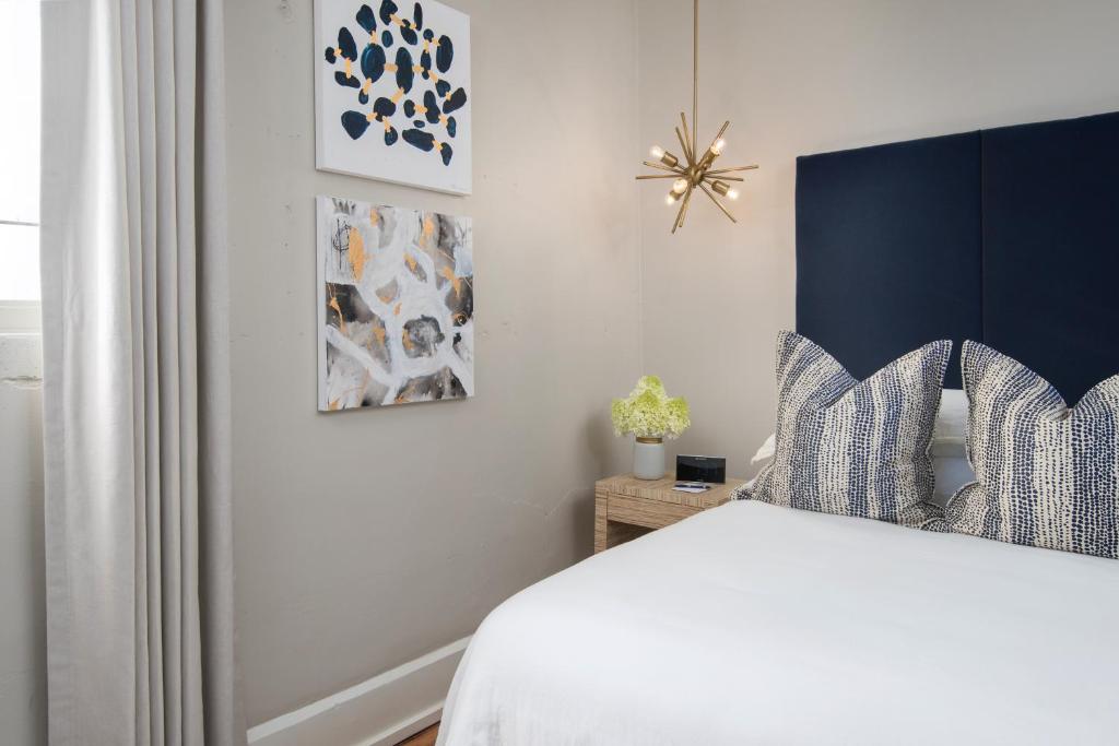 The Stricklin Hotel- Florence - 标准特大号床间