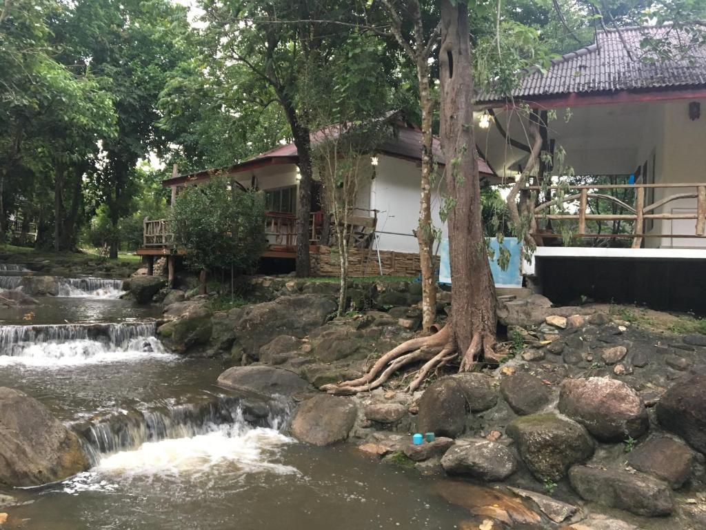 Lunda Orchid Resort - 豪华三重房间