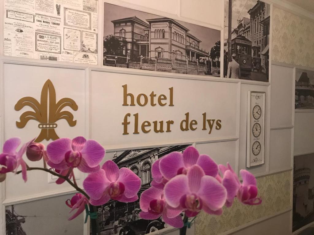 Certifikát, hodnocení, plakát nebo jiný dokument vystavený v ubytování Fleur de Lys