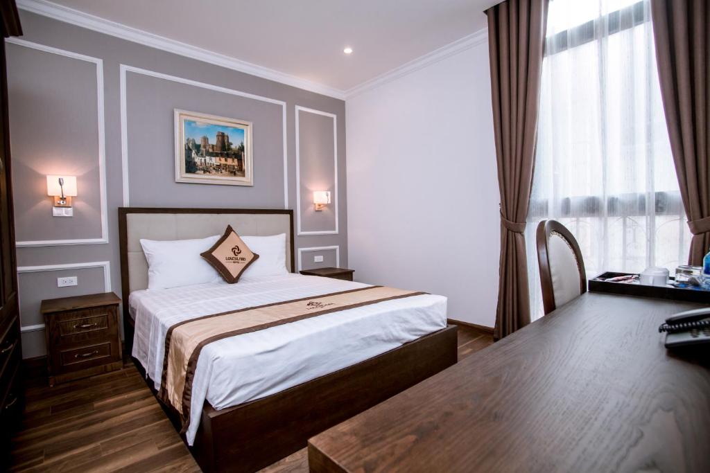 Postel nebo postele na pokoji v ubytování Louisland Hanoi Hotel