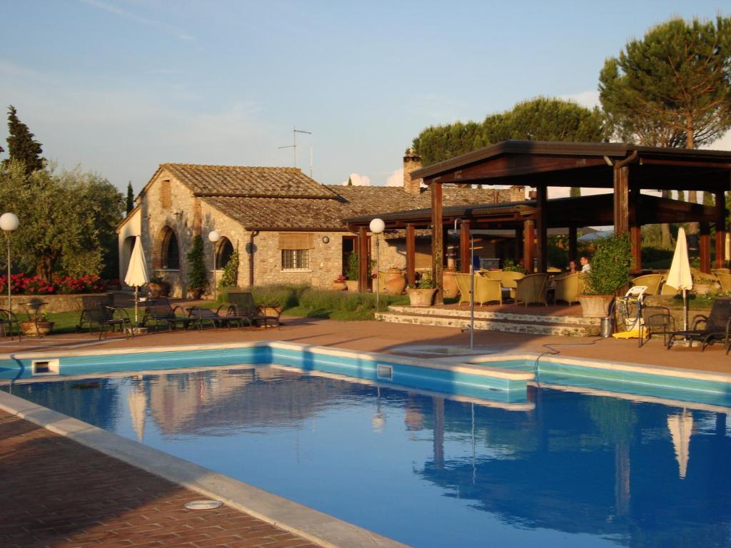 Bazén v ubytovaní Agriturismo La Sovana alebo v jeho blízkosti