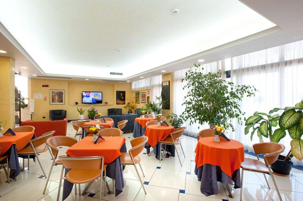 TV a/nebo společenská místnost v ubytování Best Western Blu Hotel Roma