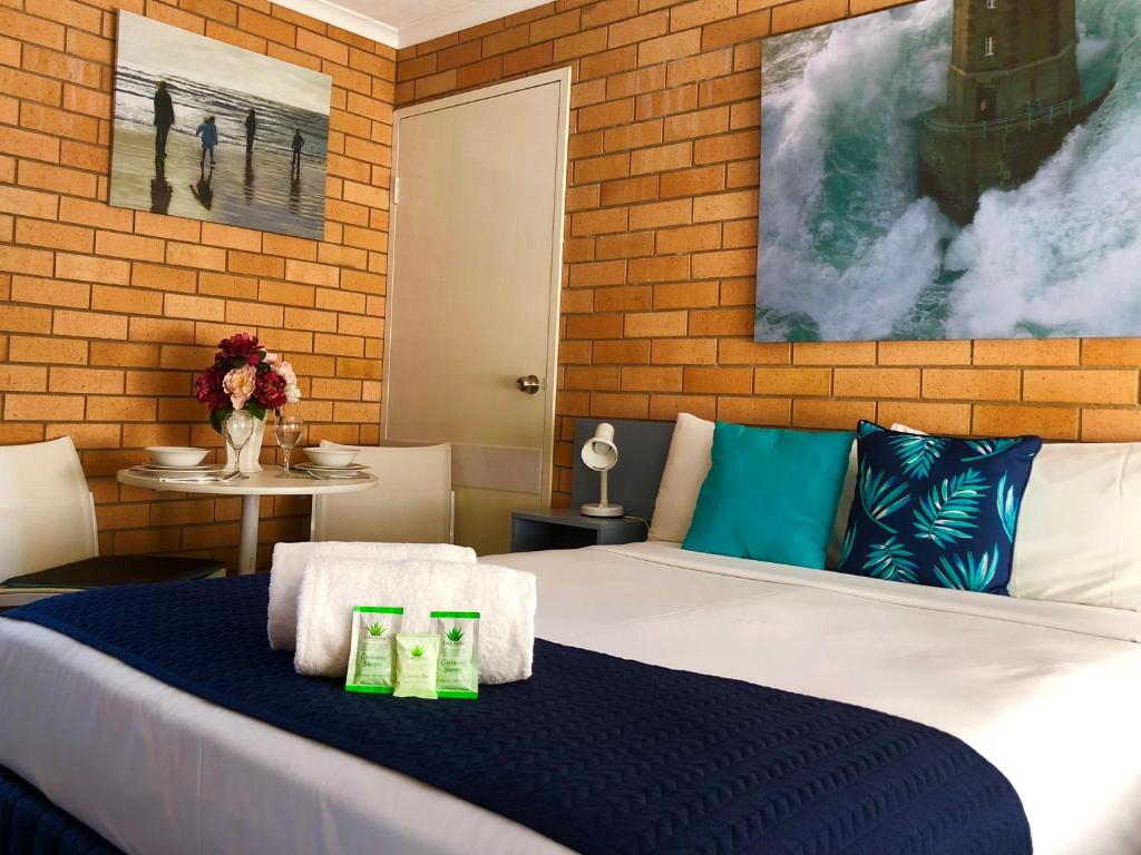 Postel nebo postele na pokoji v ubytování Bosuns Inn Motel