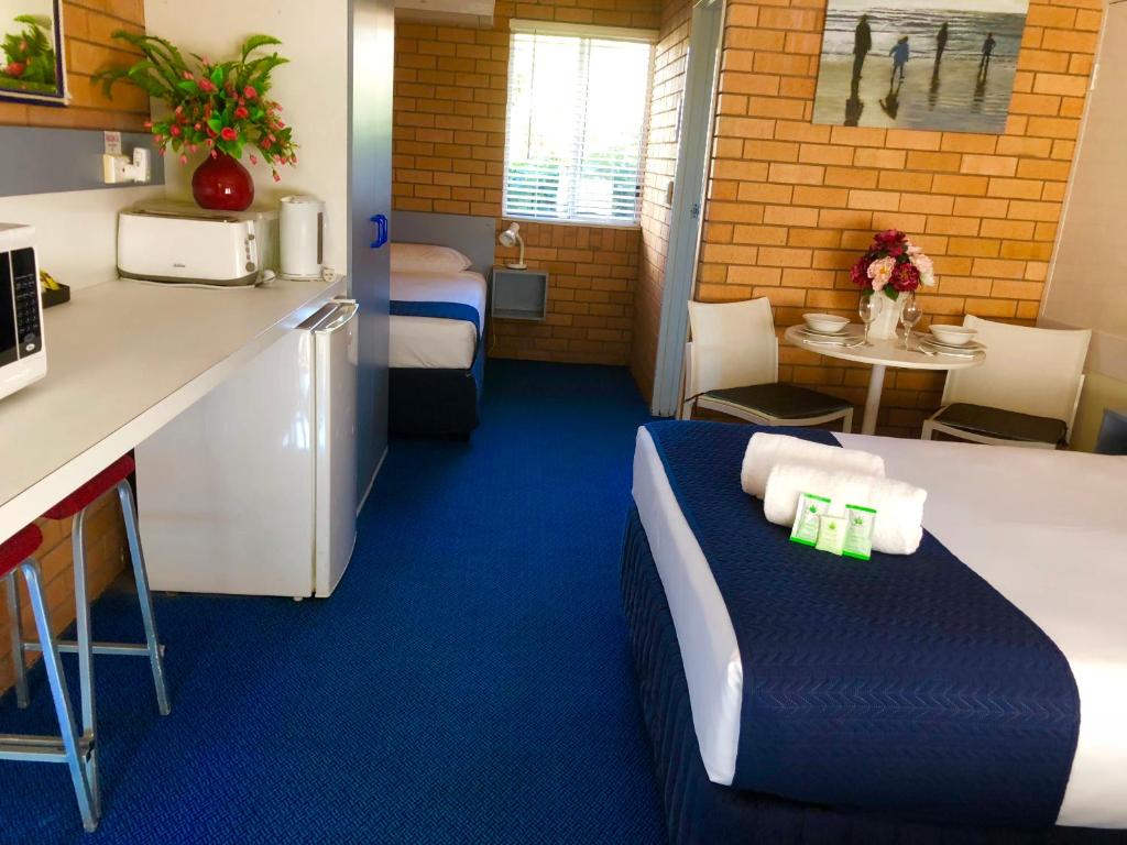 Postel nebo postele na pokoji v ubytování Bosuns Inn Motel