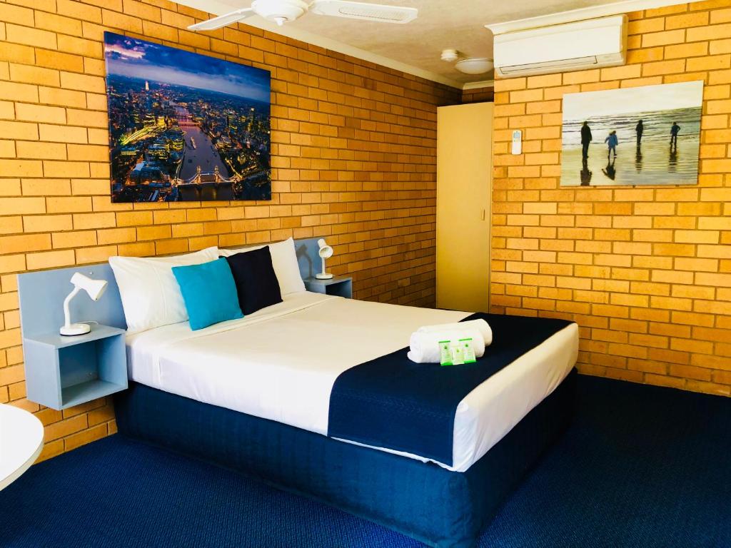 Postel nebo postele na pokoji v ubytování Bosuns Inn Motel