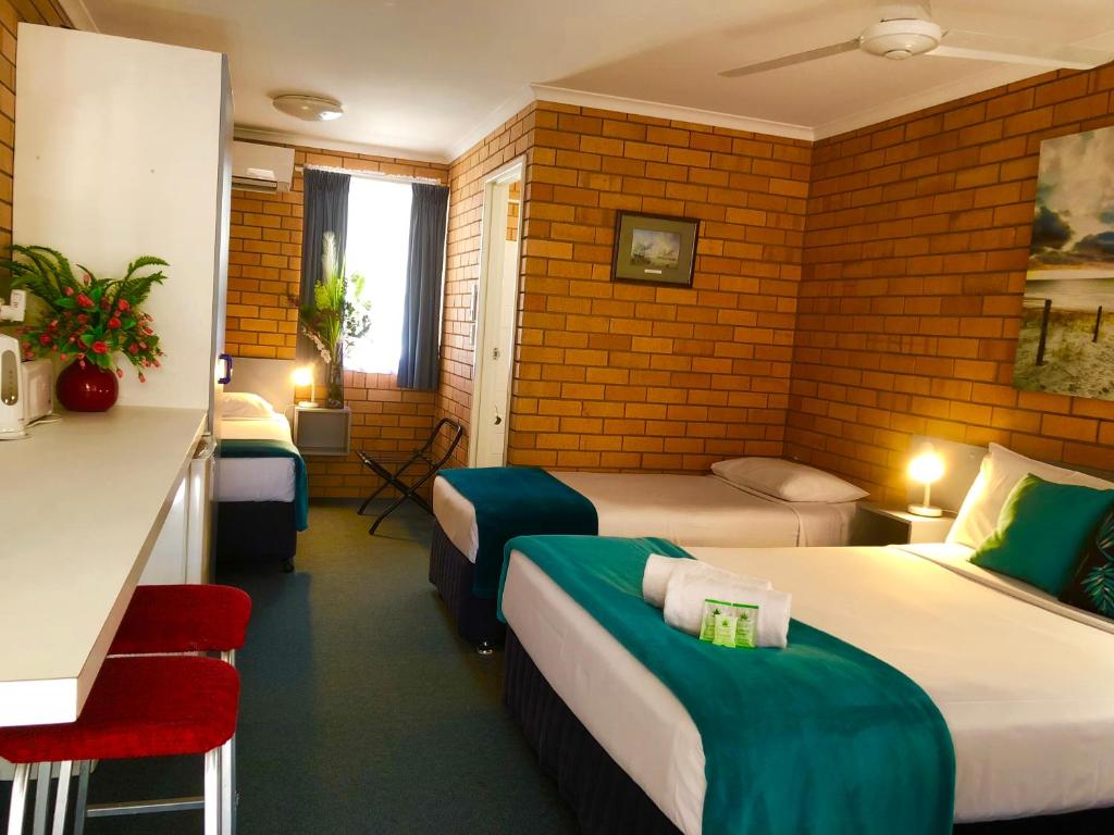 Postel nebo postele na pokoji v ubytování Bosuns Inn Motel