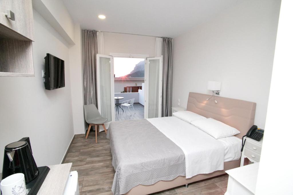 TV a/nebo společenská místnost v ubytování Hyperion Hotel