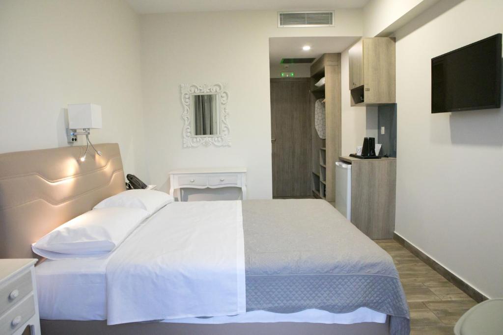 Postel nebo postele na pokoji v ubytování Hyperion Hotel