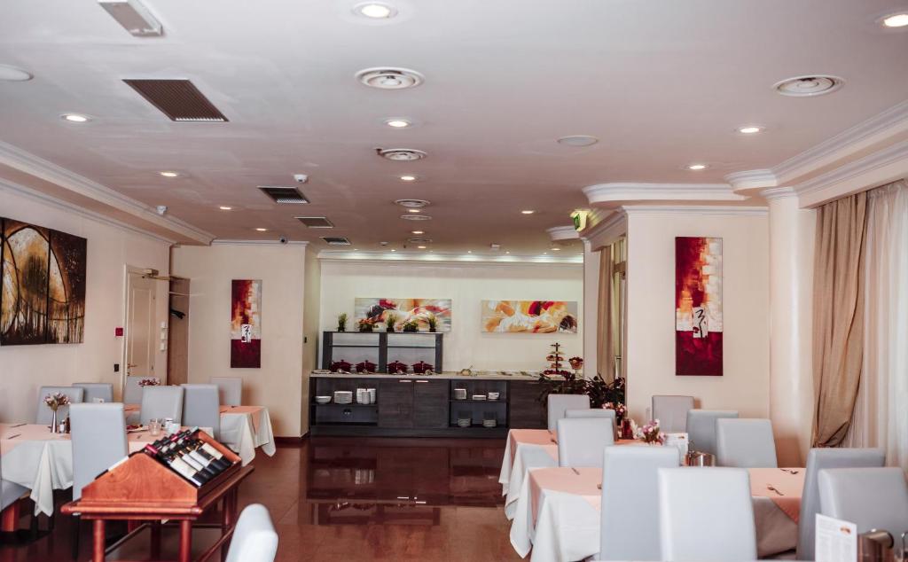 Lounge nebo bar v ubytování Hotel Pushkin