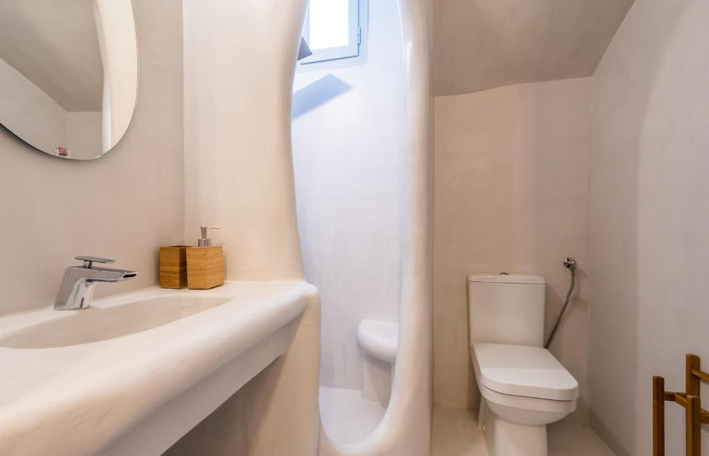 Koupelna v ubytování Plaka Suites