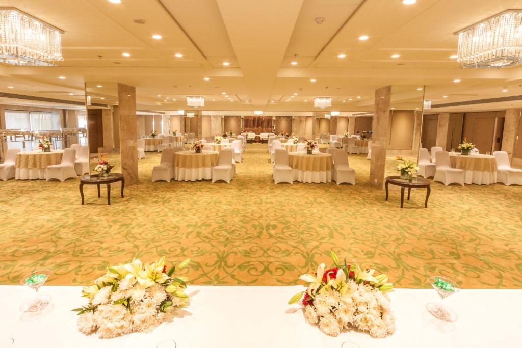 Restaurace v ubytování Deventure Sarovar Portico Kapashera, New Delhi