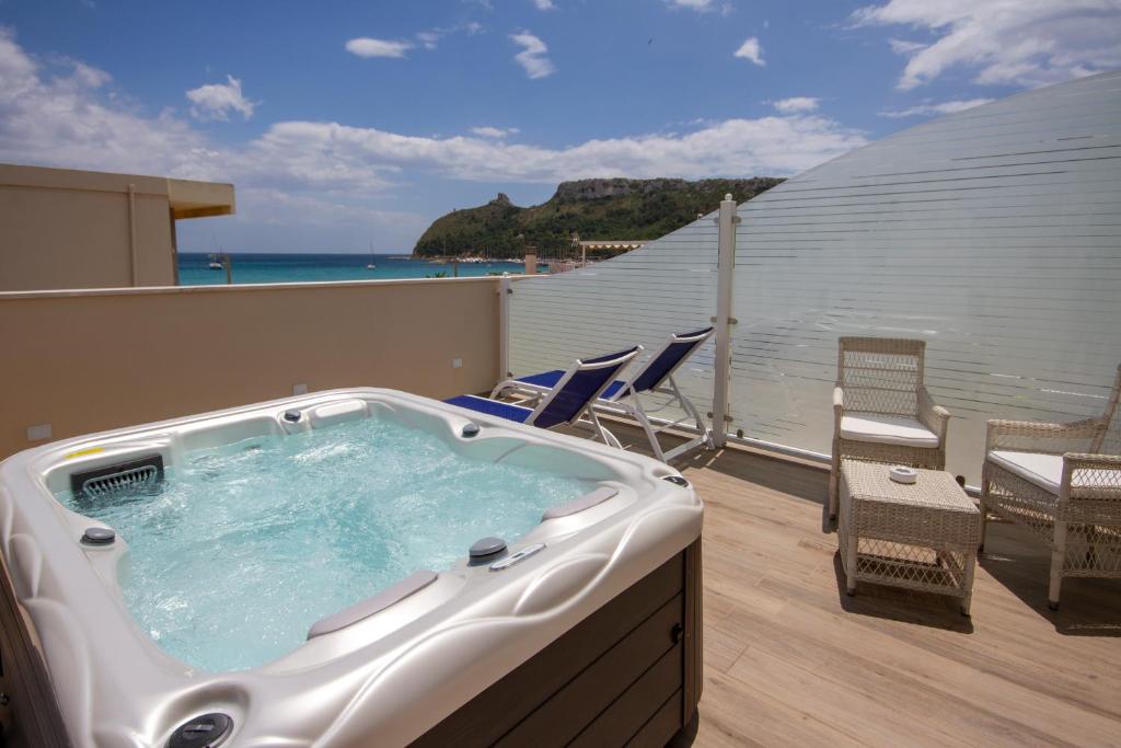 a hot tub on a balcony with a view of the ocean at Hotel Nautilus in Cagliari
