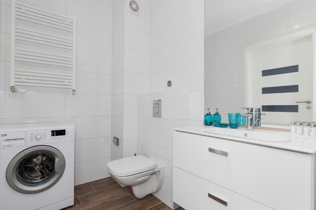 Kúpeľňa v ubytovaní Apartamenty Polanki Park BASEN, SAUNA & SIŁOWNIA by Noclegi Renters