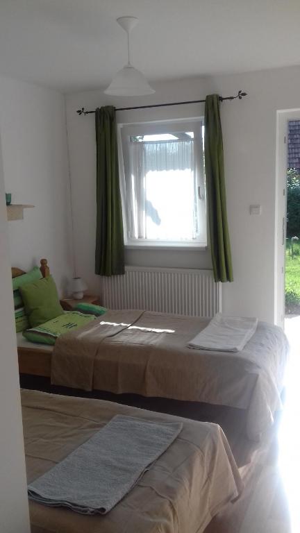 Postel nebo postele na pokoji v ubytování Rigófütty Vendégház