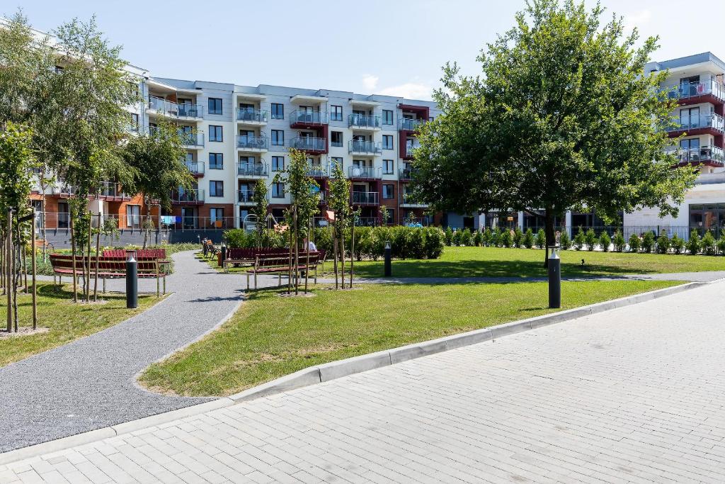 Vonkajšia záhrada v ubytovaní Apartamenty Polanki Park BASEN, SAUNA & SIŁOWNIA by Noclegi Renters