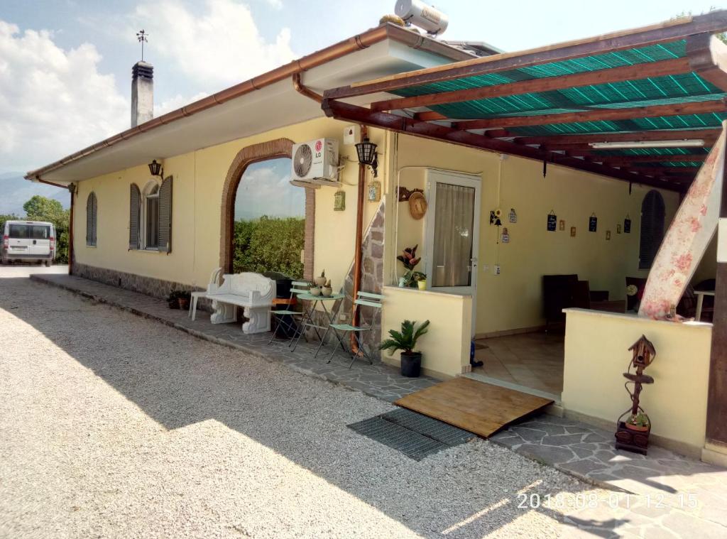Το κτήριο όπου στεγάζεται  το bed & breakfast