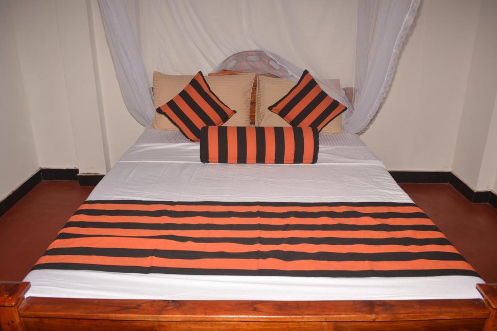 Postel nebo postele na pokoji v ubytování Ella River Face Inn