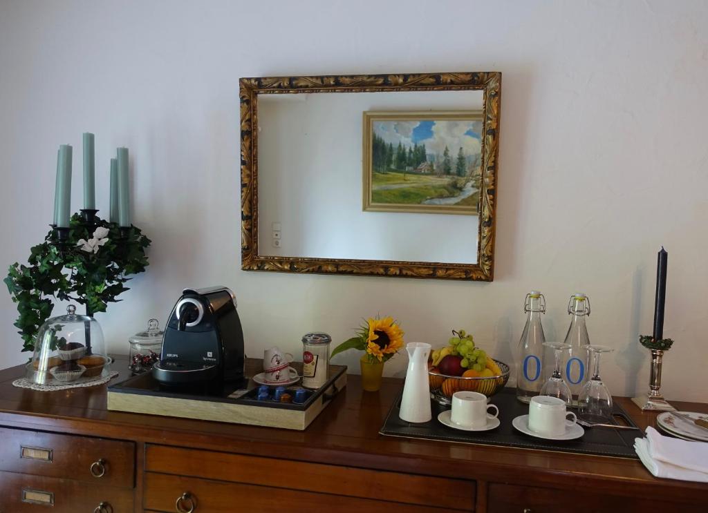Příslušenství pro přípravu čaje a kávy v ubytování Hollhouse - Bed & Breakfast