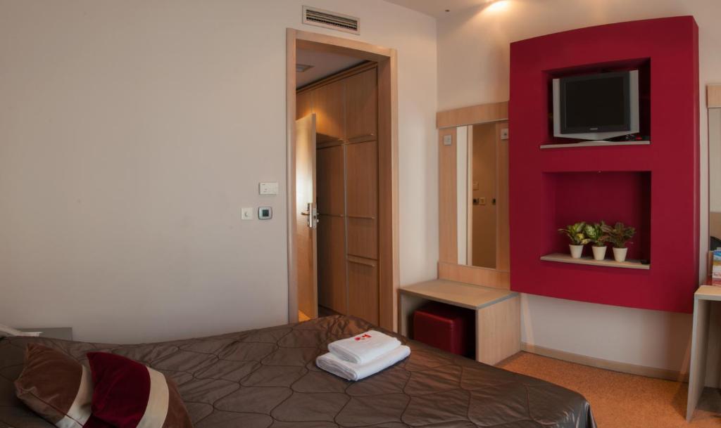 Postel nebo postele na pokoji v ubytování Garni Hotel Vigor - EV station