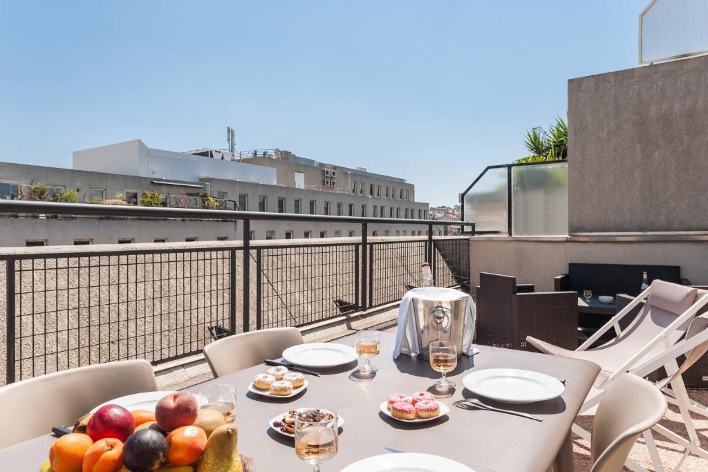 
 Apartment with Terrace (2 Adults + 2 Children) 
