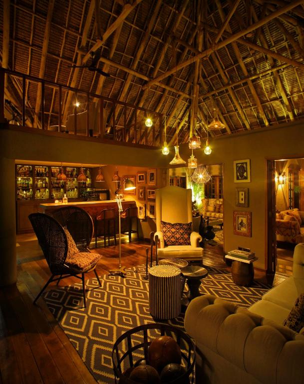 Posezení v ubytování Finch Hattons Luxury Tented Camp