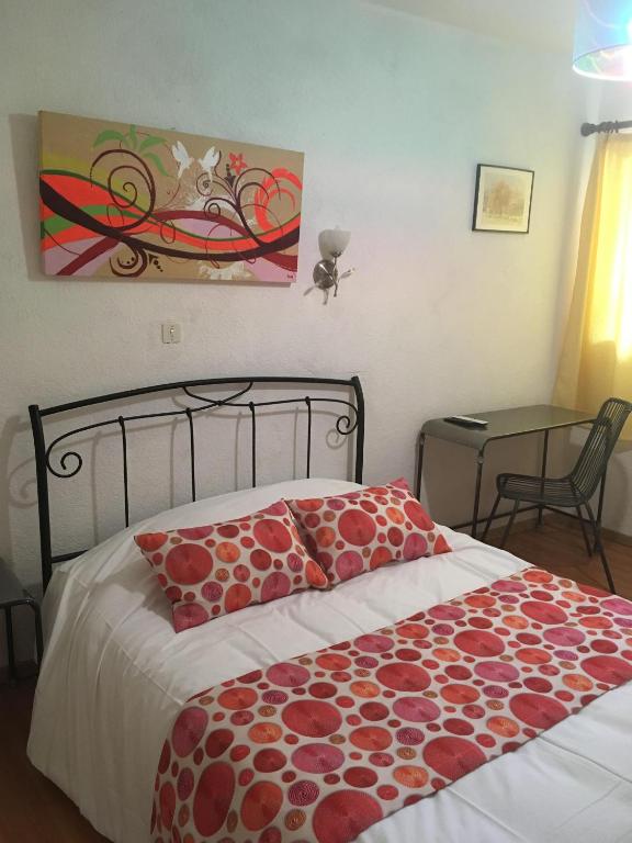 Postel nebo postele na pokoji v ubytování Auberge de Rustréou