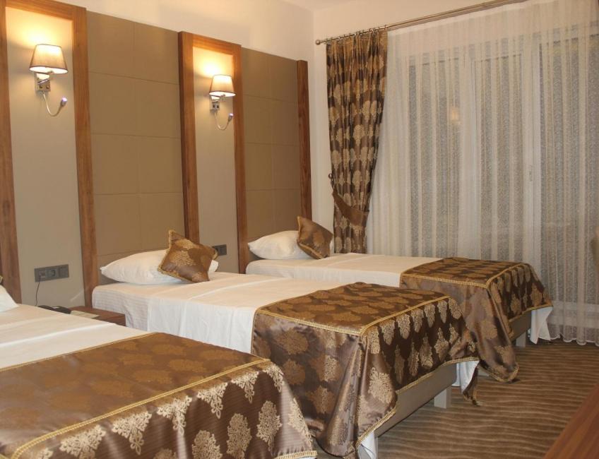 Кровать или кровати в номере YZE Pırlanta Hotel