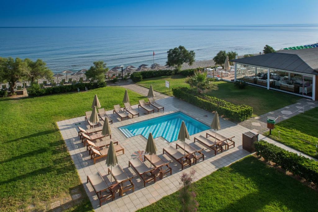Bazén v ubytování Rethymno Palace nebo v jeho okolí