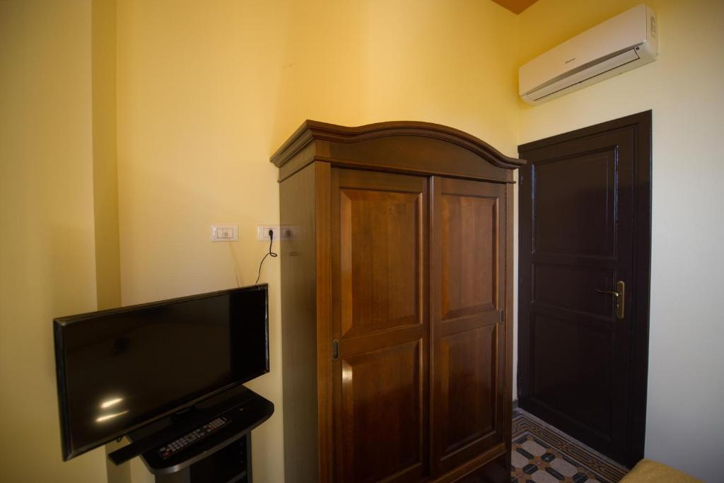 Telewizja i/lub zestaw kina domowego w obiekcie Villa le Torri B&B