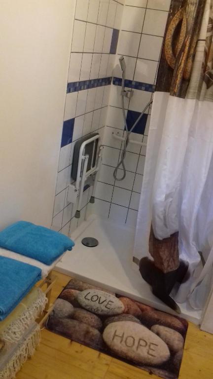 Koupelna v ubytování le relais des fees