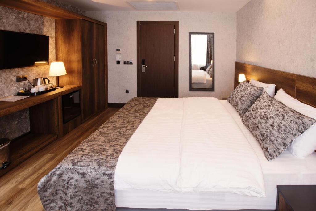 Postel nebo postele na pokoji v ubytování Life Point Hotel
