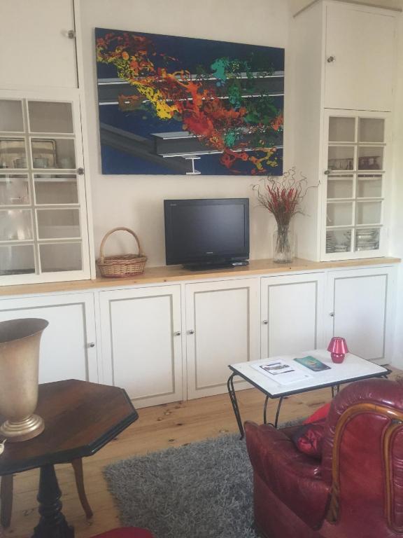 TV a/nebo společenská místnost v ubytování Gîte Le Cézan