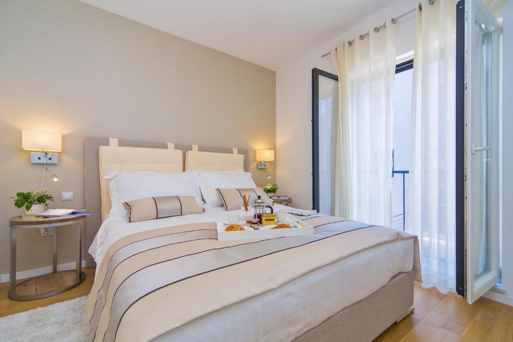 Posteľ alebo postele v izbe v ubytovaní Greystar Apartment Dubrovnik