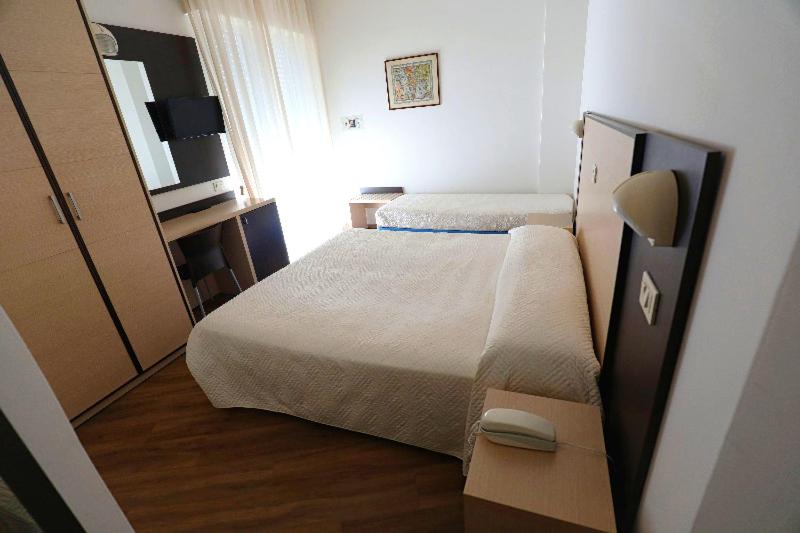 Postel nebo postele na pokoji v ubytování Hotel Daniel's FRONTE MARE