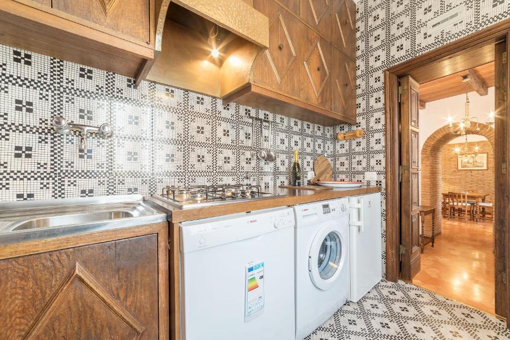 A kitchen or kitchenette at Trevi's Roof Terraces