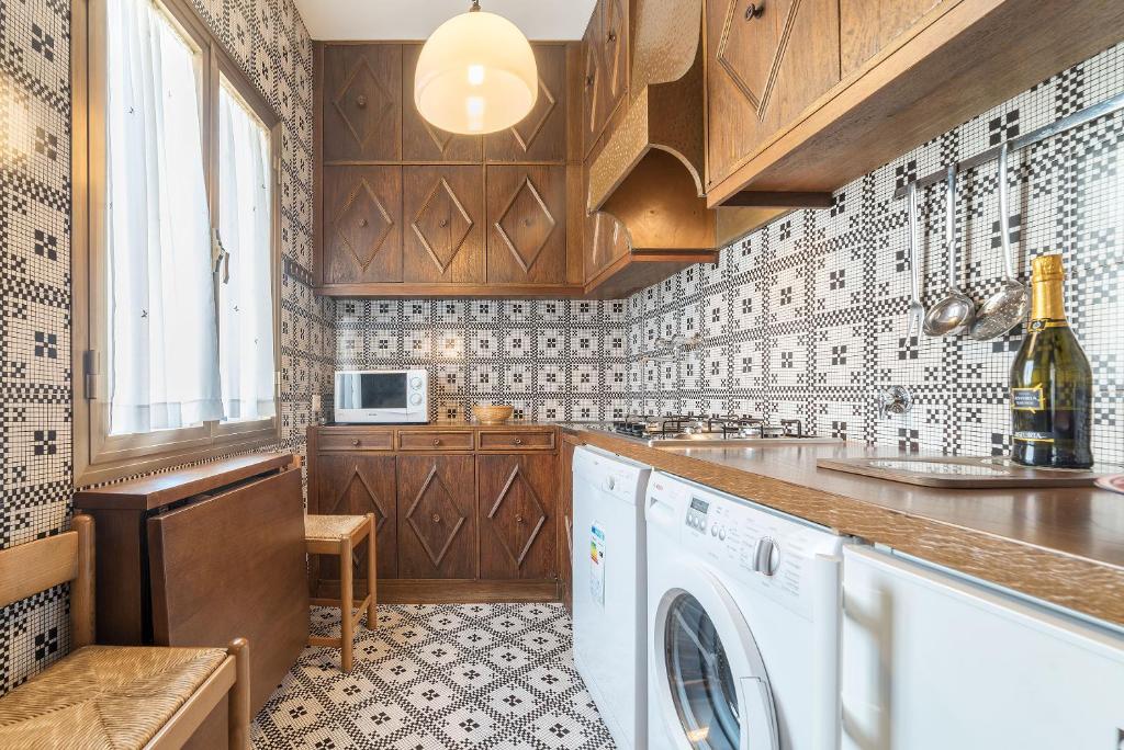 A kitchen or kitchenette at Trevi's Roof Terraces
