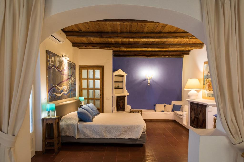 Postel nebo postele na pokoji v ubytování Palmasera Charming Suites