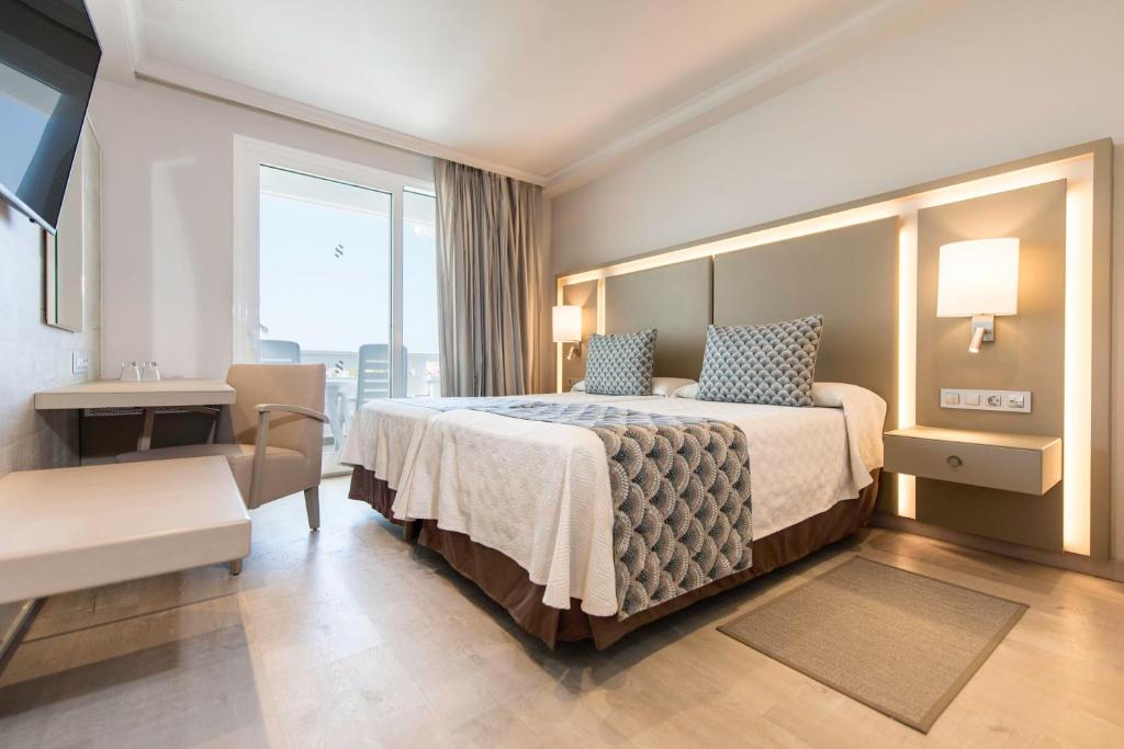 Postel nebo postele na pokoji v ubytování Spring Hotel Vulcano